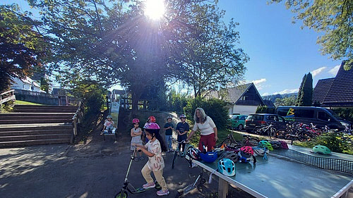 Feuerwehrauto mit Kindern