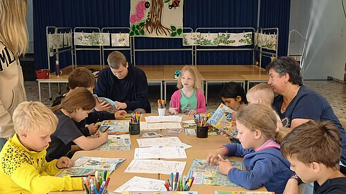 Feuerwehrauto mit Kindern